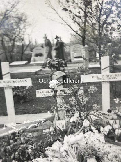 Originele WWII Duitse foto set Rotterdam mei 1940 begraafplaats