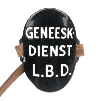 Original WWII Dutch ‘Luchtbeschermingsdienst’ arm shield Geneeskundige dienst
