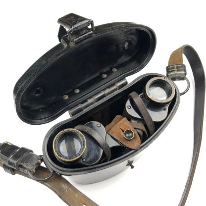 Original WWII German Carl Zeiss binoculairs in bakelite case with straps