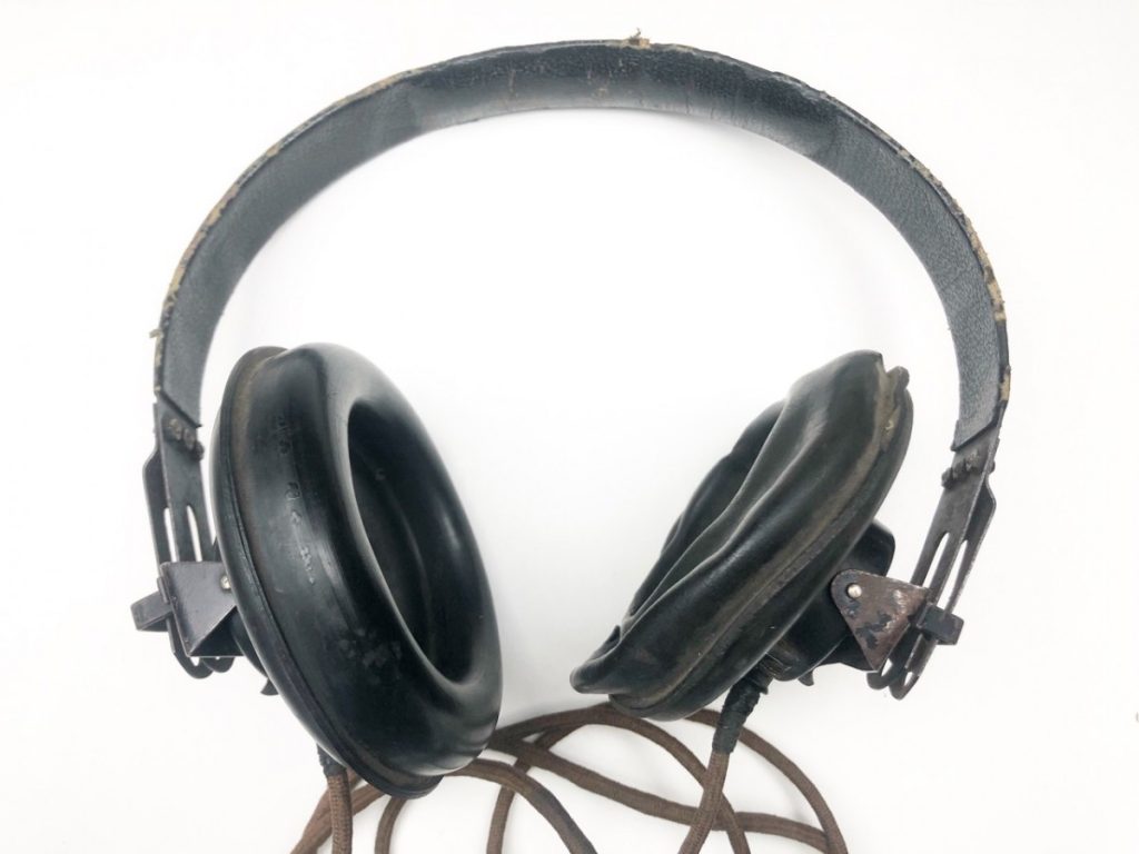 Original WWII German Dfh. b. Panzer Headphone Oorlogsspullen.nl