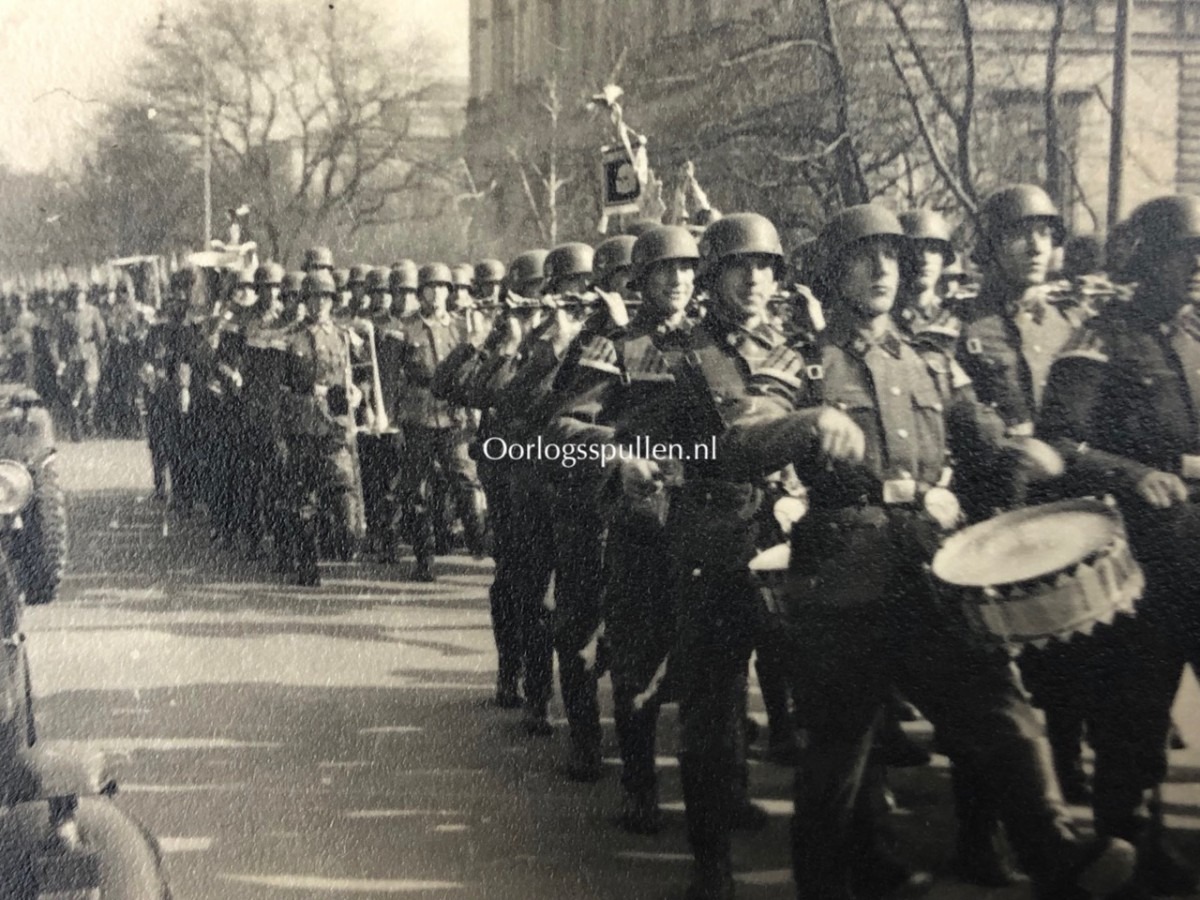 Original WWII German Waffen-SS parade photos - Oorlogsspullen.nl