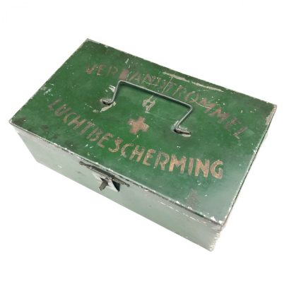 Original WWII Dutch ‘Luchtbeschermingsdienst’ first aid tin with containment