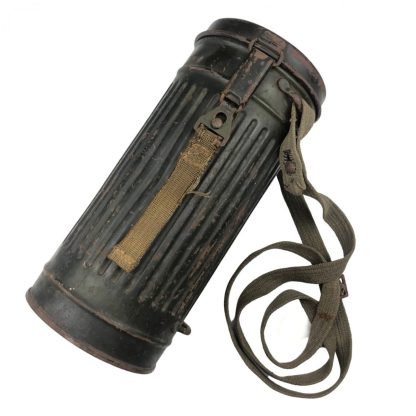 Original WWII German Gasmask canister with gasmask – Hoek van Holland Stab Marine-Flak-Abteilung 813