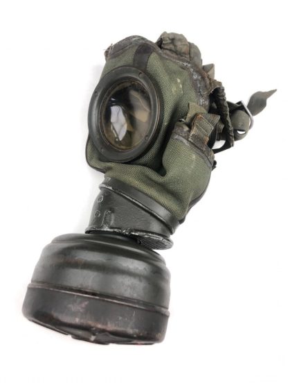 Original WWII German Gasmask canister with gasmask – Hoek van Holland Stab Marine-Flak-Abteilung 813
