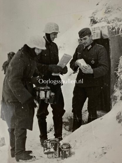 Original WWII German PK-Foto ‘Essenholer im Winter’