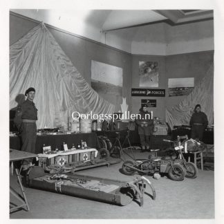 Original WWII British press photo ‘Airborne with their equipment’