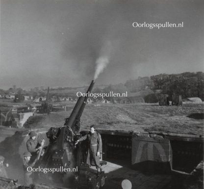 Original WWII British photo ‘Anti Aircraft gun side in South East England’ 1943