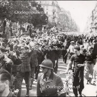 riginal WWII British photo ‘German prisoners in the streets of Paris’ 1944