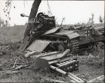 Original WWII British photo ‘Knocked out self-propelled gun Gustav Line (Italy)’