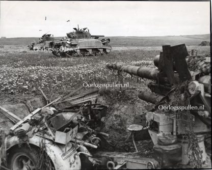 Original WWII British photo ‘Knocked out FLAK 88 & Sherman Tanks’ Tunis