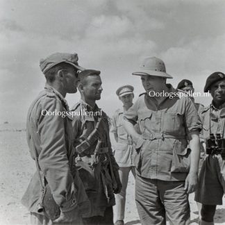 Original WWII British photo 'US politician Wendell Willkie talking to Italian prisoners' 1942