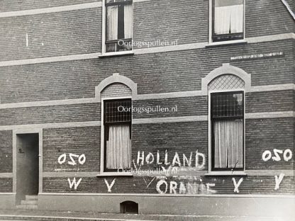 Original WWII Dutch NSB photo – Resistance writing on wall