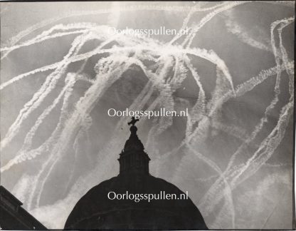 Original WWII British photo - Battle for the Skies during the London Blitz