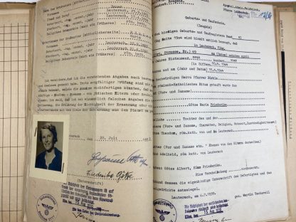 Original WWII German Reichsarbeitsdienst folder with 109 documents