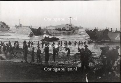 Original WWII British photo - The Sicilian landings