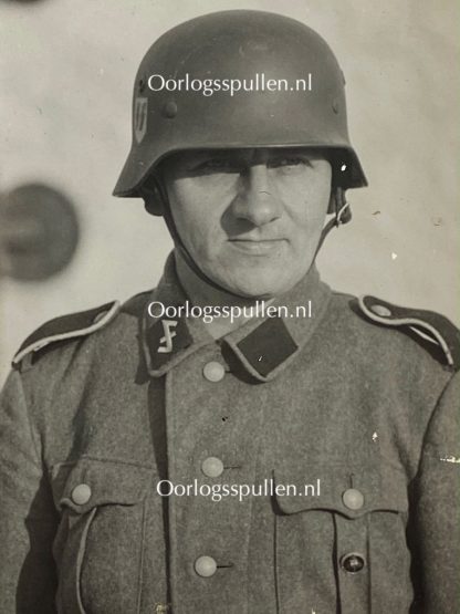 Original WWII Dutch Waffen-SS volunteer photo grouping - Melchert Schuurman