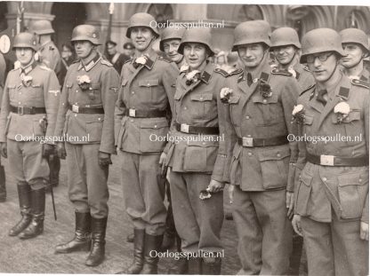 Original Dutch Waffen-SS volunteers photo - SS-Freiwilligen Legion 'Niederlande'