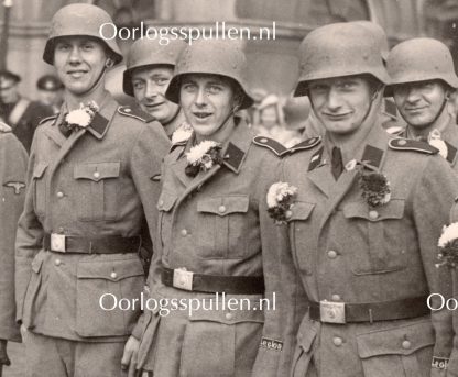 Original Dutch Waffen-SS volunteers photo - SS-Freiwilligen Legion 'Niederlande'
