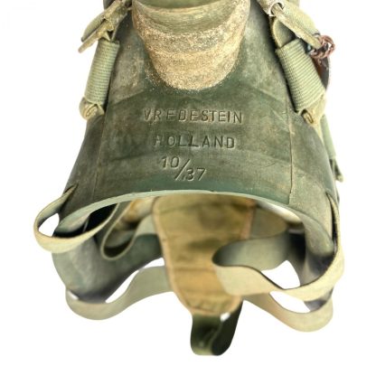 Original Pré 1940 Dutch army gas mask in carrying bag (Type G) - 19 R.A.