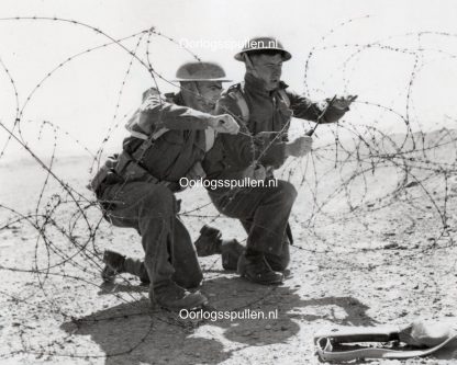 Original WWII British photo 'British soldiers cutting barbed wire'