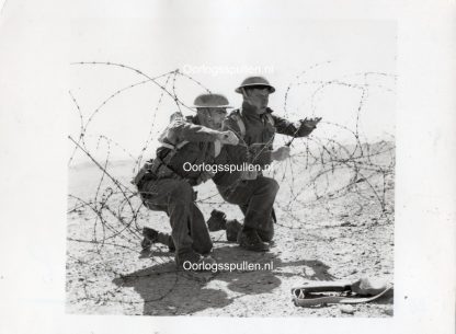 Original WWII British photo 'British soldiers cutting barbed wire'