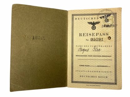 Original WWII German Reisepass & Krankenpflege Ausweis