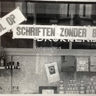 Original WWII Dutch photo - Vol op schriften zonder bonnen