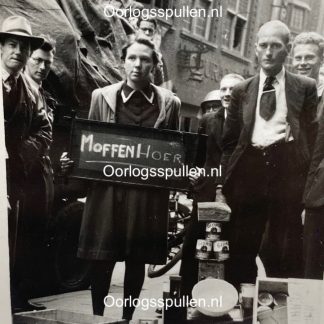 Original WWII Dutch photo - Female collaborator with 'Moffenhoer' sign during the liberation of The Hague May 1945