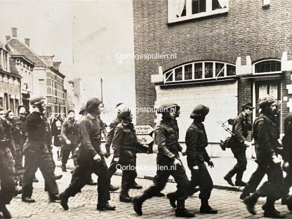 Original WWII Dutch photo - British prisoners in Oosterhout 1944