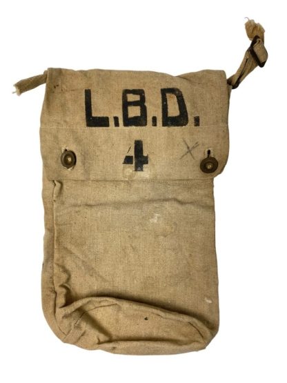 Original WWII Dutch Luchtbeschermingsdienst gas mask and bag