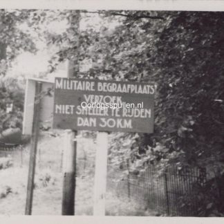 Original WWII Dutch photo Dutch sign military cemetery in Den Haag