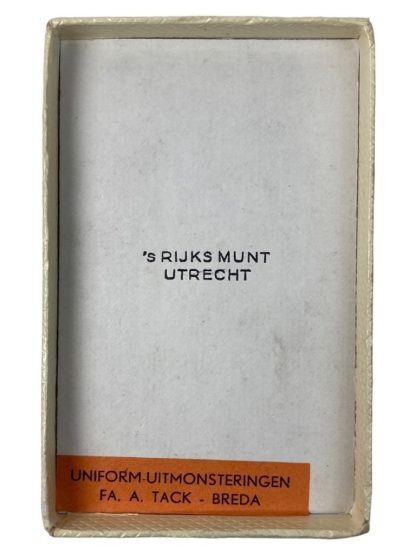 Original WWII Dutch Oorlogsherinneringskruis with miniature in box