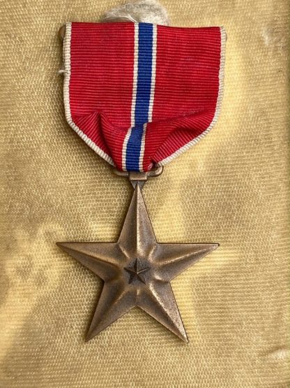 Original WWII US Bronze star in box