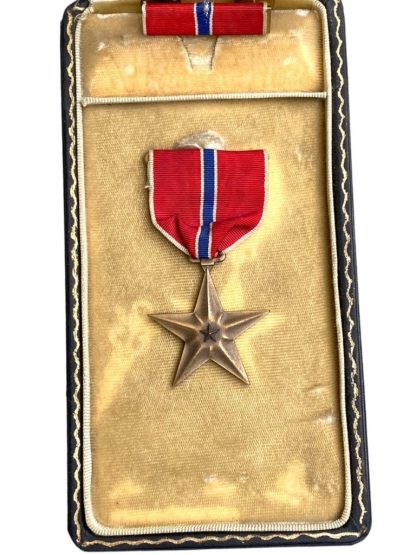 Original WWII US Bronze star in box