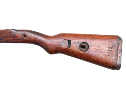 Alkuperäinen toisen maailmansodan aikainen saksalainen Mauser K98 puukiväärin varsi.