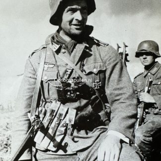 Original WWII German photo of a German soldier with MP40