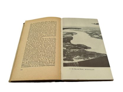 This German Kriegsmarine reading book is in good condition, dates from 1941 and it is about the battle in the North Sea. Title: Der Kampf um die Nordsee