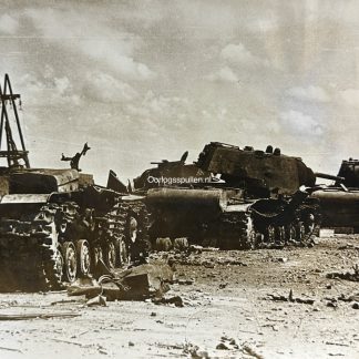 Original WWII German large size photo - Destroyed Russian tanks near Leningrad militaria foto panzer