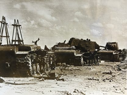 Original WWII German large size photo - Destroyed Russian tanks near Leningrad militaria foto panzer