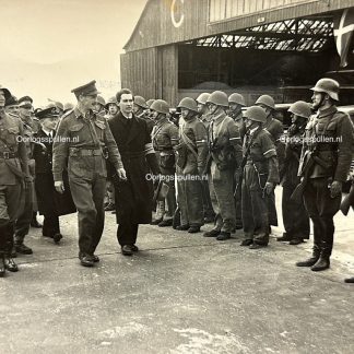 Original WWII Allied photo of General-Major Dewing with the Danish Resistance in Kopenhagen in 1945.