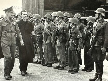 Original WWII Allied photo of General-Major Dewing with the Danish Resistance - Militaria - Collectibles