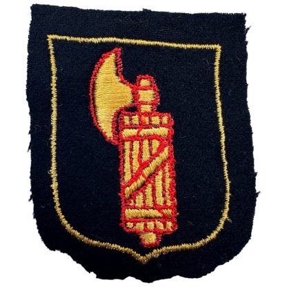 Cloth shield produced in the Dachau concentration camp for Italian volunteers in the Waffen-SS, featuring the fasces symbol and design elements specific to the unit.