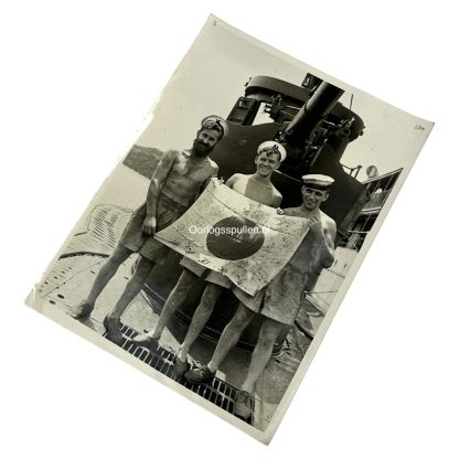 Original WWII British photo of the HMS Trident (N52) submarine crew with captured Japanese flag