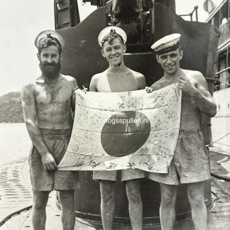 Original WWII British photo of the HMS Trident (N52) submarine crew with captured Japanese flag
