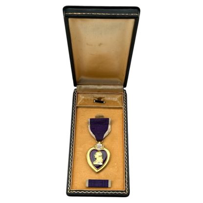 Original WWII US Purple Heart in box with buttonhole pin - Militaria