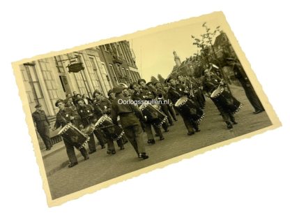 Original WWII Dutch 'Prinses Irene Brigade' photo Leiden 1945 - Image 2