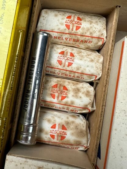 Original Pre 1940 Dutch first aid box with containment - Image 14