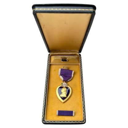 Original WWII US Purple Heart in box with buttonhole pin