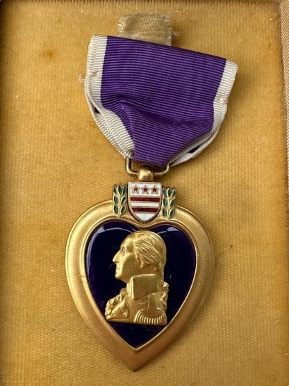 Original WWII US Purple Heart in box with buttonhole pin - Image 4