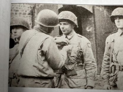 Original WWII US 82nd Airborne division M42 Jump smock of 2nd Lieutenant William C. Comstock (Captured on D-Day on June 6th, 1944) - Image 36